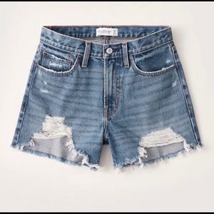 NWT Abercrombie Mid Rise Boyfriend Shorts
